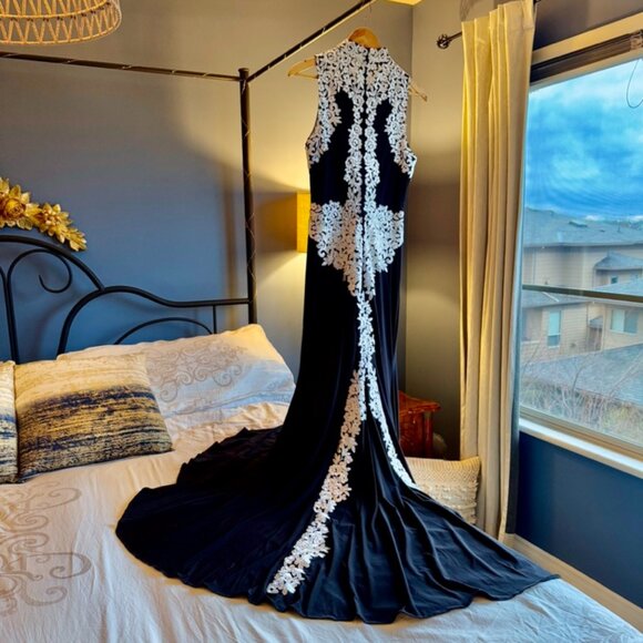 NWT Bebe Black w White Lace Formal Maxi Gown Mesh Cutouts Train - Picture 10 of 15